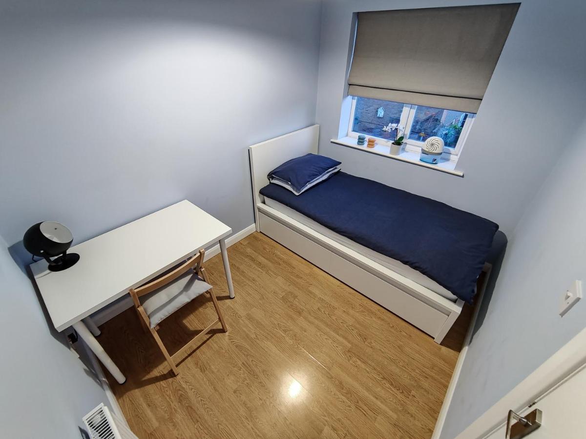 Joshua Court Single Room Stoke-on-Trent Exterior photo